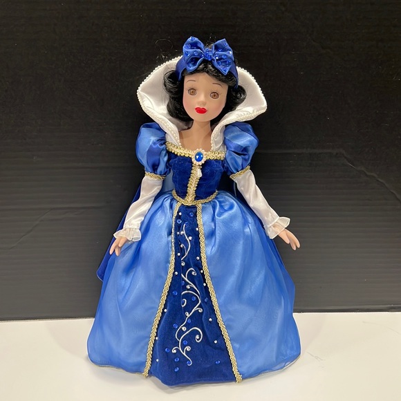 Disney Brass Key Porcelain Snow White Doll - Picture 1 of 12